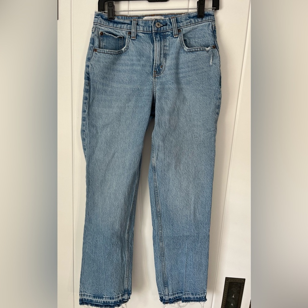 Abercrombie & Fitch 90s Straight Mid Rise Light Wash Jeans